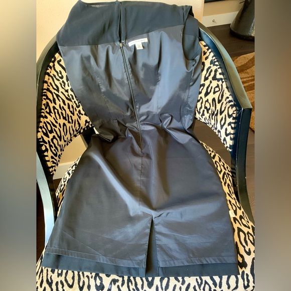 LN BANANA REPUBLIC SHEATH DRESS. THIS IS THE PERFECT LITTLE BLACK DRESS💄 - Picture 6 of 8